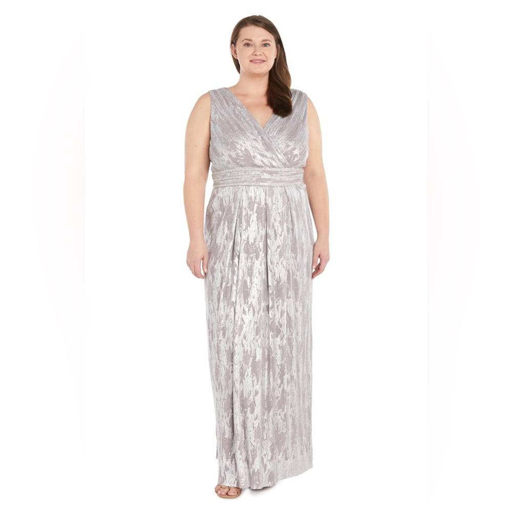 Plus Dress đź’ś - Picture 4 of 10